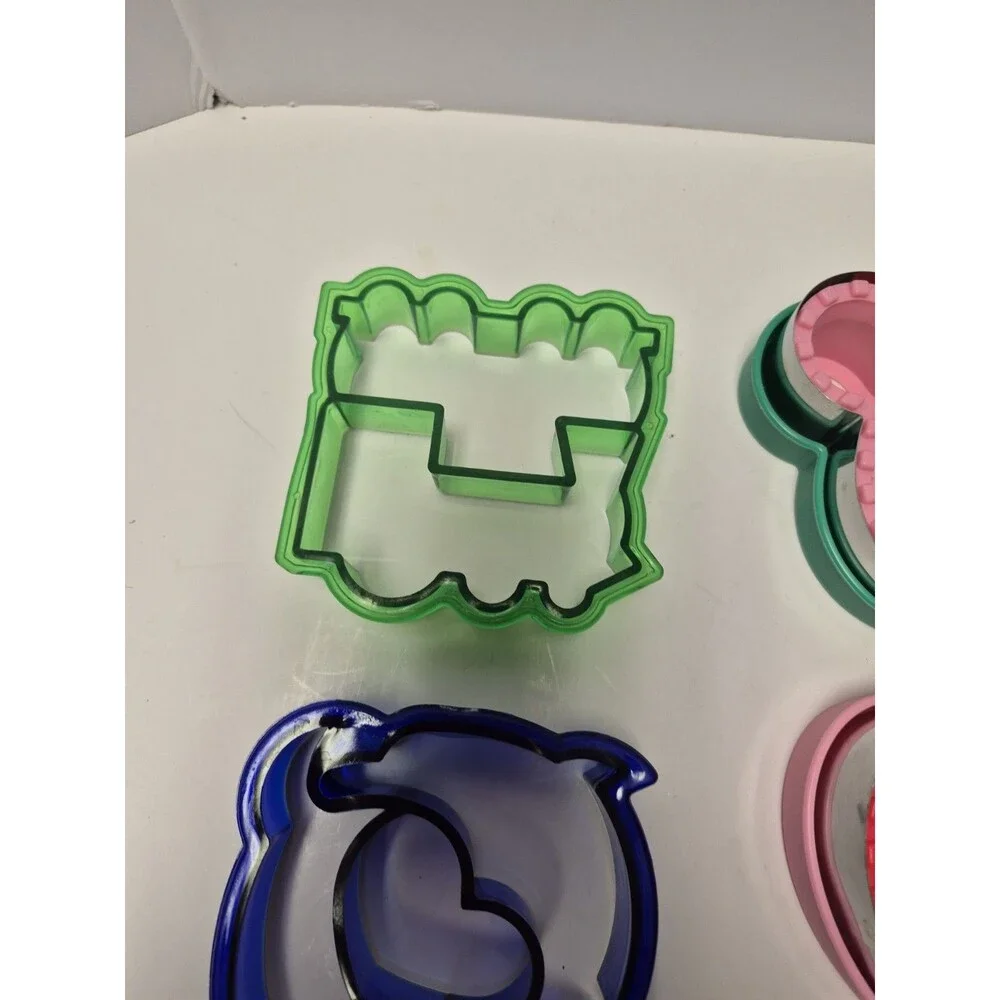 Plastic & Metal Sandwich Cutters/Seal sandwich Kids Lunch